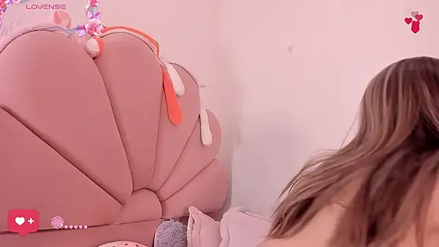 madeliin_clerk from StripChat is Freechat