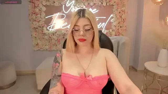 MadisonKane from StripChat