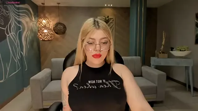 MadisonKane from StripChat
