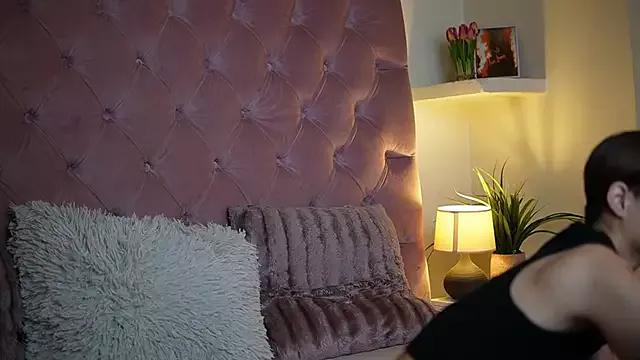 MaiaMini from StripChat