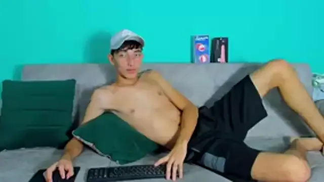 Maikol_Ortiz from StripChat is Freechat