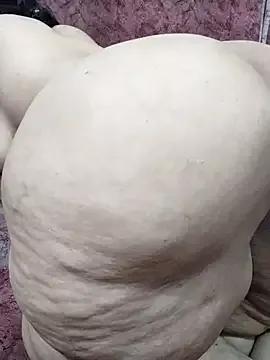 Mama_Queen_ from StripChat is Freechat