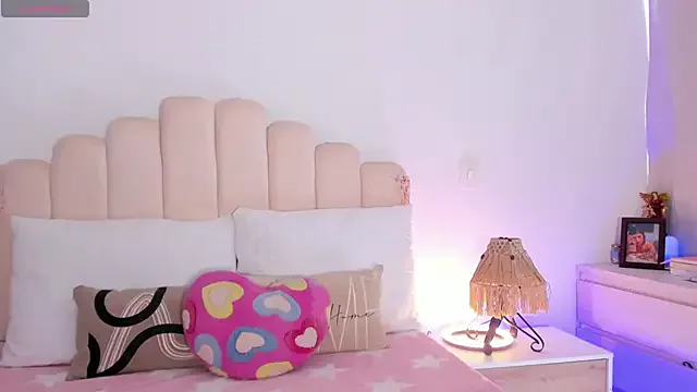 Manelyk__moon from StripChat is Freechat