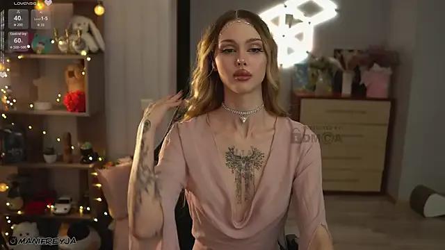 ManiFreyja from StripChat is Freechat