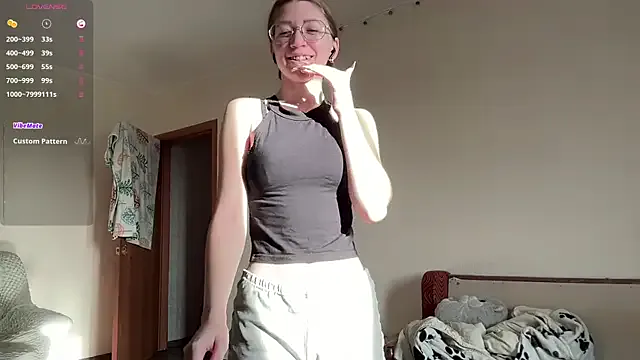 MargarettNewbie from StripChat is Freechat