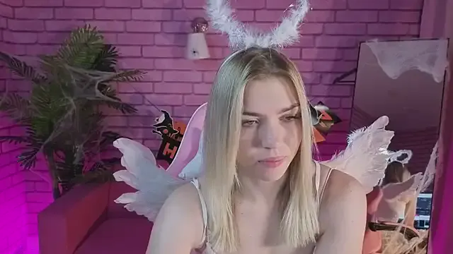 Margo_Robbbie from StripChat is Freechat