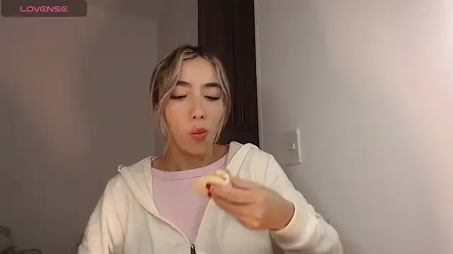 Girls: try live performances with matured performers, from dancing to quirks, in a variety of beautiful sex cams.