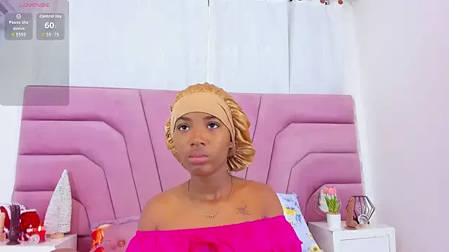 MarianRosse from StripChat is Freechat