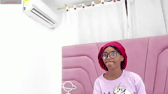 MarianRosse from StripChat is Freechat