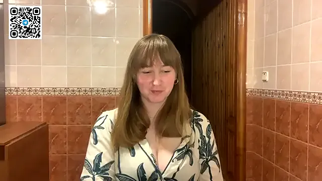 MaroonMoon_ from StripChat is Freechat