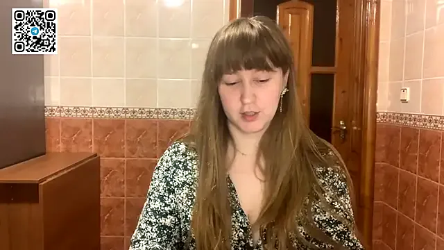 MaroonMoon_ from StripChat is Freechat