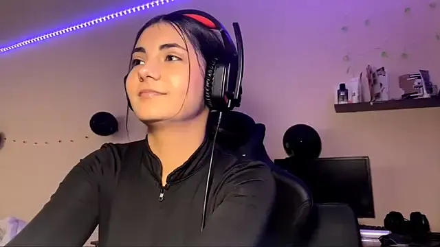 Marry_glow from StripChat is Freechat