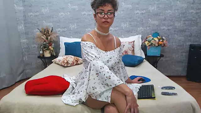 Girls: try live performances with matured performers, from dancing to quirks, in a variety of beautiful sex cams.