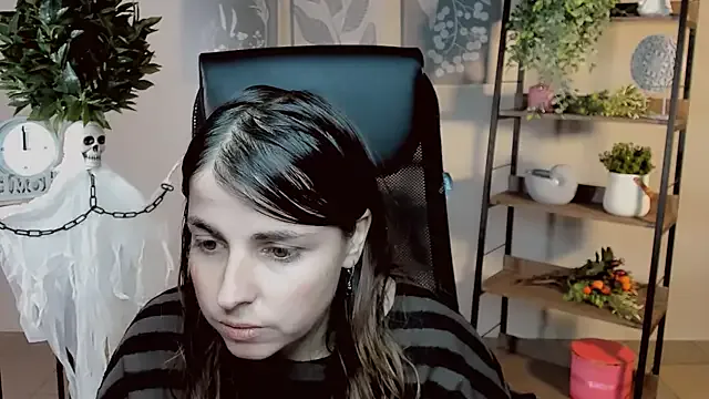 MartaEdams from StripChat is Freechat