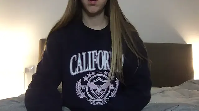 Martimartinaxx from StripChat is Freechat