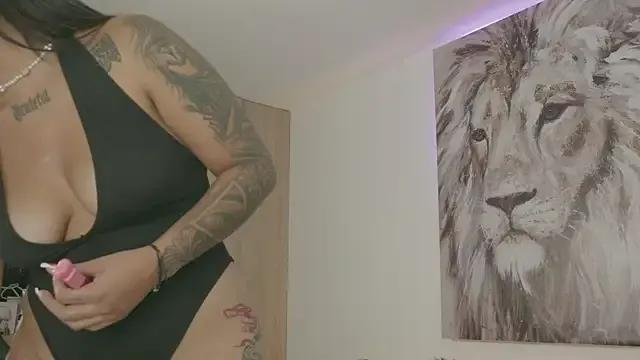 Maryann_jones from StripChat is Freechat