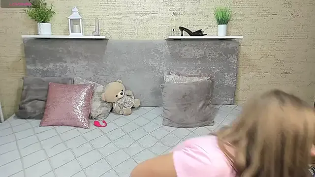 Girls: try live performances with matured performers, from dancing to quirks, in a variety of beautiful sex cams.