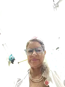 MaryeLunna from StripChat is Freechat