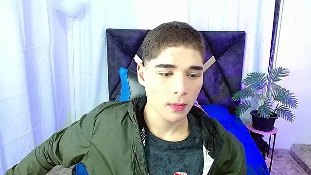 Mattass18 from StripChat is Freechat