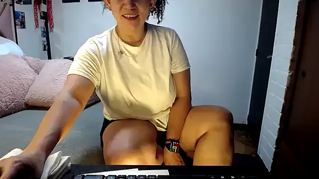 Girls: try live performances with matured performers, from dancing to quirks, in a variety of beautiful sex cams.