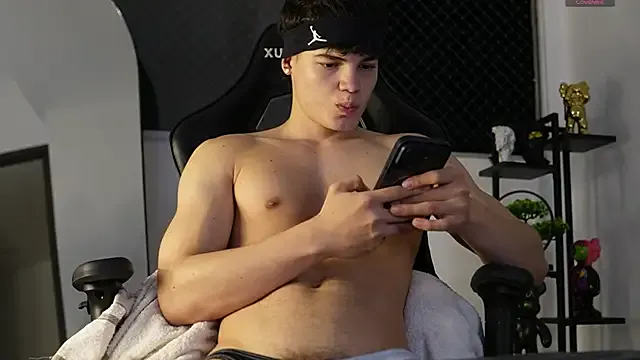 Max_cortes1 from StripChat is Freechat