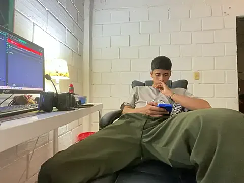 Max_TheHorseDick from StripChat is Freechat