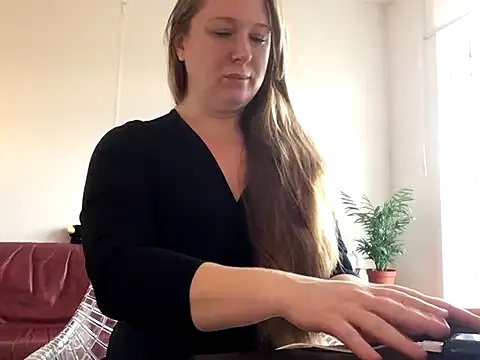 MazySunny from StripChat is Freechat