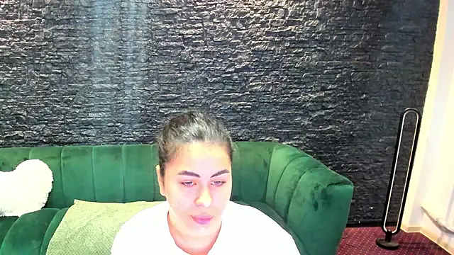 MegaBoobsDee from StripChat is Freechat