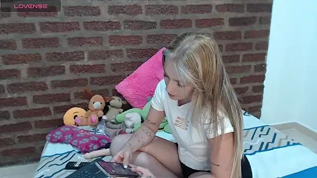 MeganColins1 from StripChat is Freechat