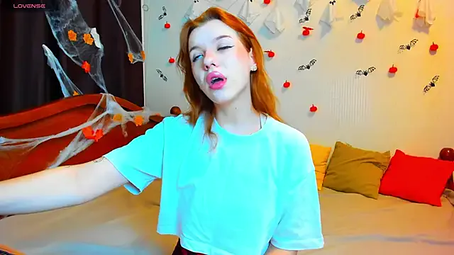 MeganNewCat from StripChat is Freechat