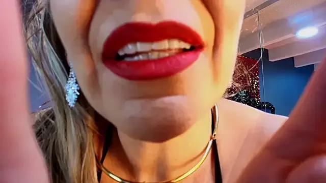 MelaniaKnauss from StripChat is Freechat