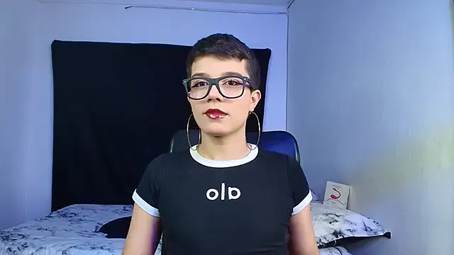 Mia_russe13 from StripChat is Freechat