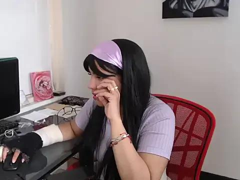 Miapeyton from StripChat is Freechat