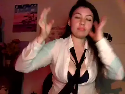 miarosse22 from StripChat is Freechat