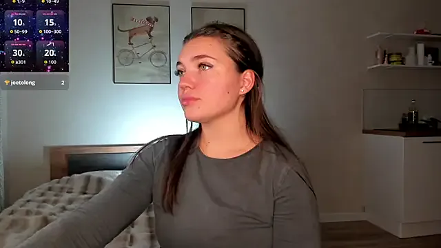 michelle_mirr from StripChat is Freechat