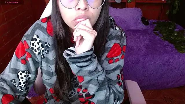 MidoriQuiinn from StripChat is Freechat