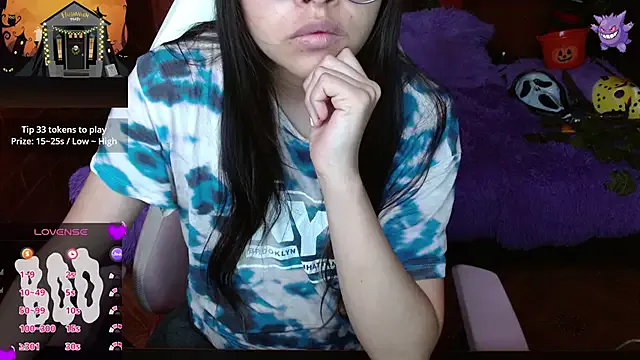 MidoriQuiinn from StripChat is Freechat