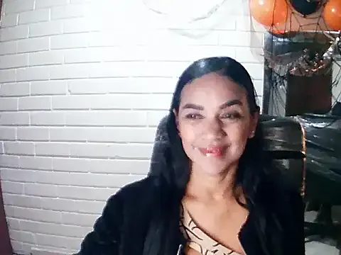 MiiaVelasquez from StripChat is Freechat