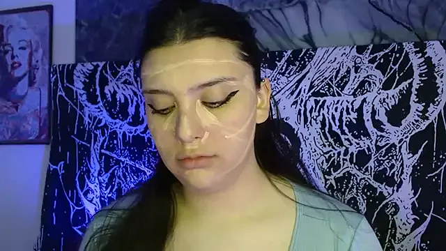 Mikaskullcs from StripChat