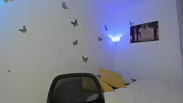 Mila-yang from StripChat is Freechat