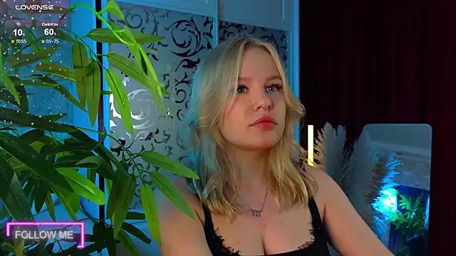 Mila_Lioness from StripChat is Freechat