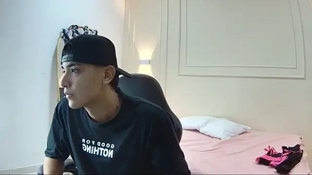 mila_phoenix from StripChat is Freechat