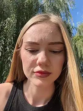 MilaMoone from StripChat is Freechat