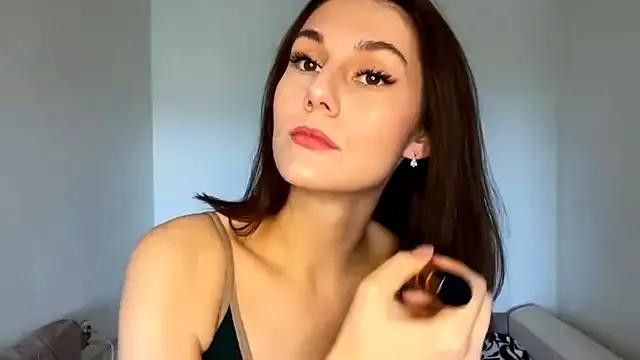 MilanaCrowen from StripChat is Freechat