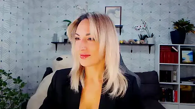 MillaXQueen from StripChat is Freechat