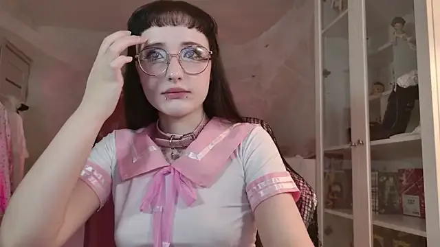 MiraJadee from StripChat is Freechat