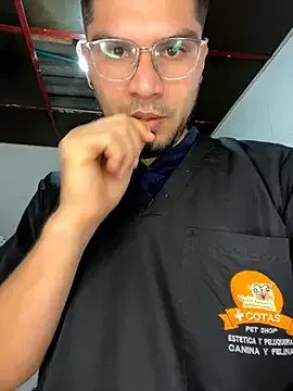 mirallesandbig from StripChat is Freechat