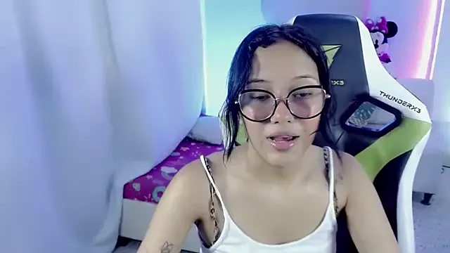 mishel_hott from StripChat is Freechat