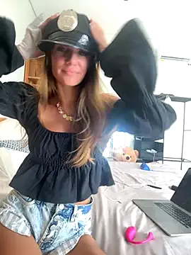 MissBinx from StripChat is Freechat