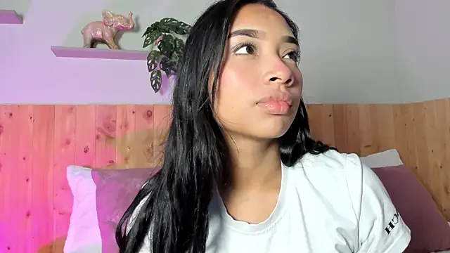 MissPocahontass from StripChat is Freechat